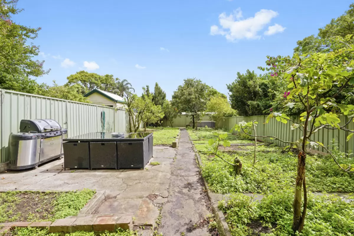 9 Trevenar Street, Ashbury Sold by Rich & Oliva - image 2