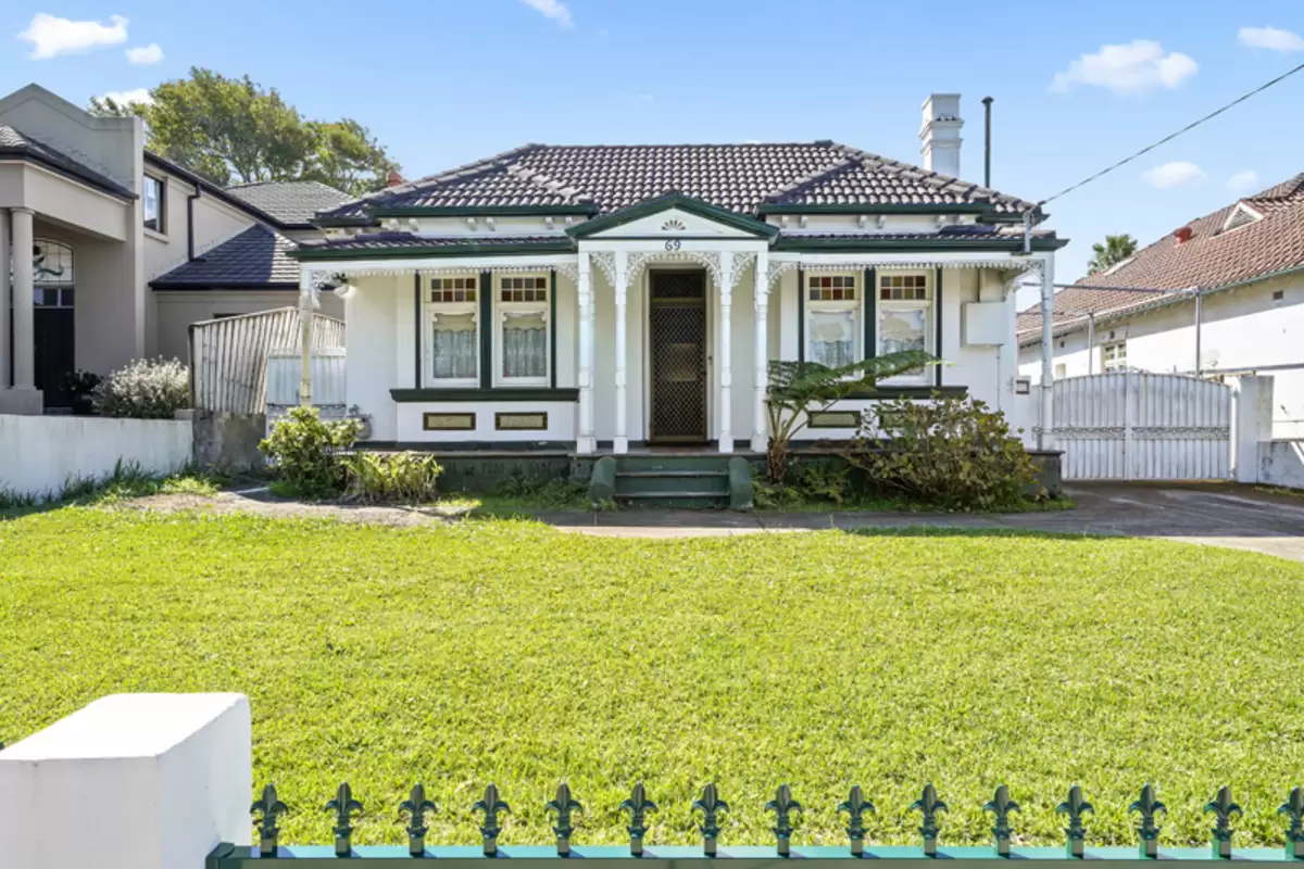 69 Fitzroy Street, Burwood Sold by Rich & Oliva - image 1