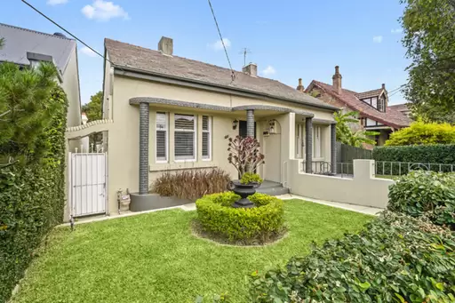 64 Fitzroy Street, Burwood Sold by Rich & Oliva