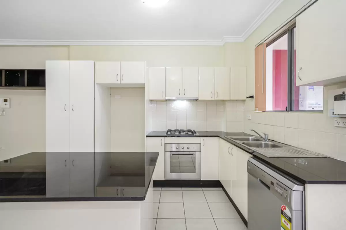 7/174 Bridge Road, Westmead Sold by Rich & Oliva - image 3