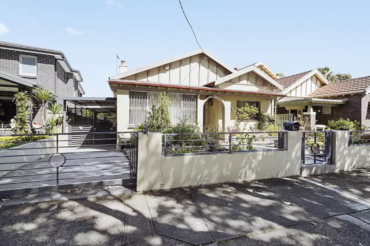 6 Roslyn Street, Ashbury Sold by Rich & Oliva - image 1