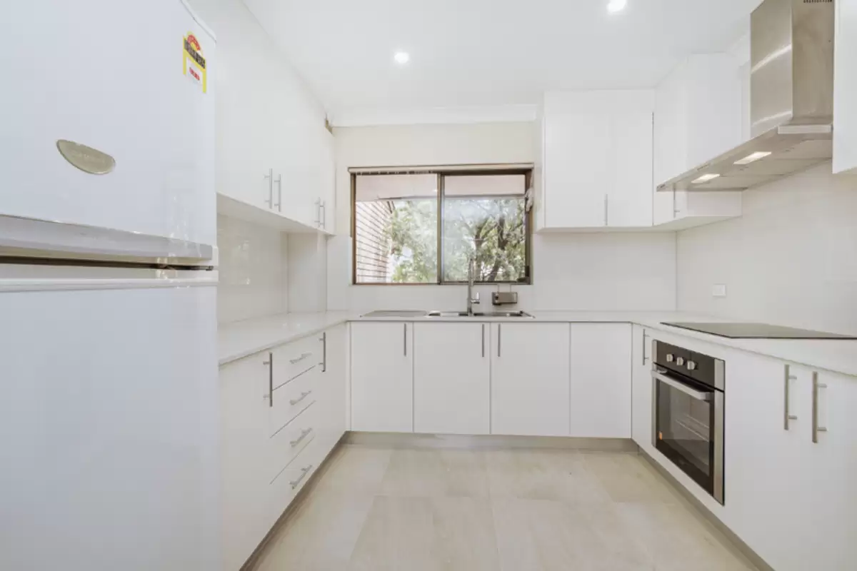 8/30 Simpson Street, Auburn Sold by Rich & Oliva - image 4