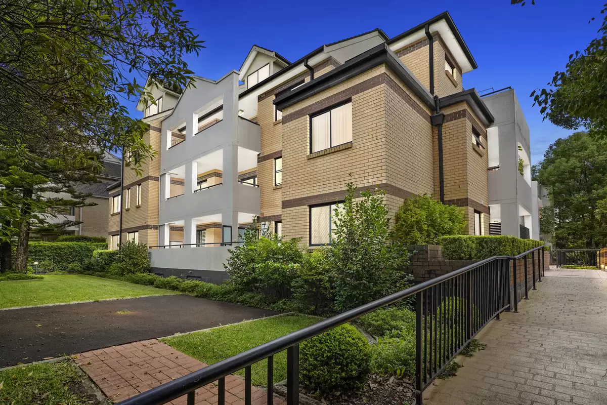 9/33 Eastbourne Road, Homebush West Sold by Rich & Oliva - image 1