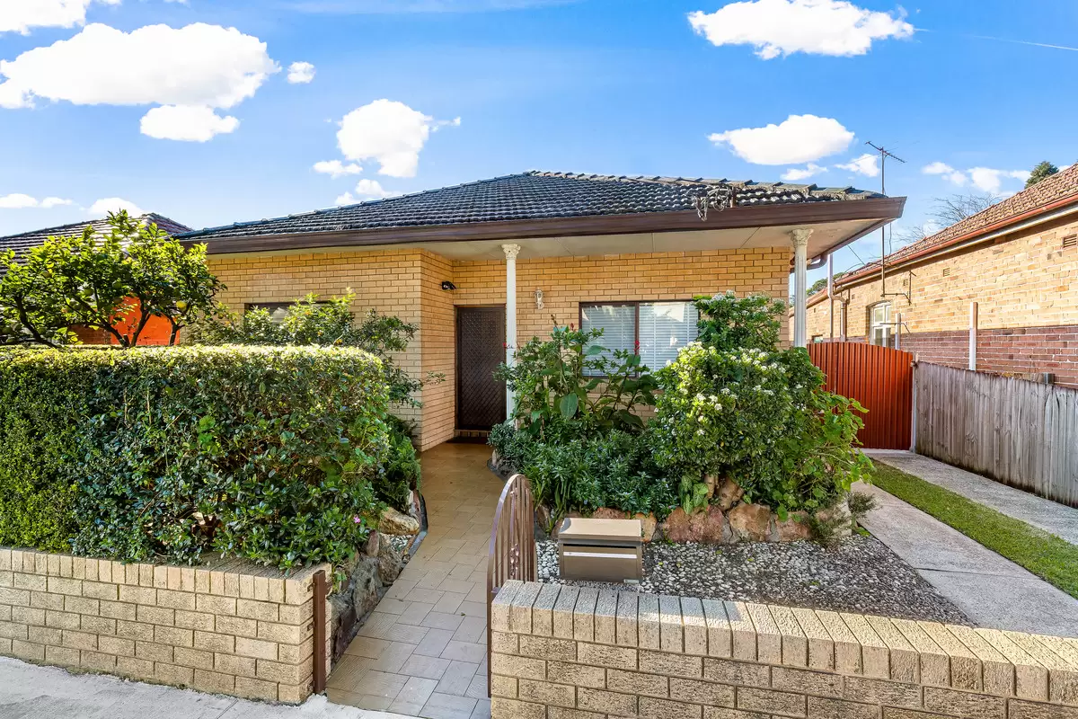 17 Thomas Street, Ashfield Sold by Rich & Oliva - image 1