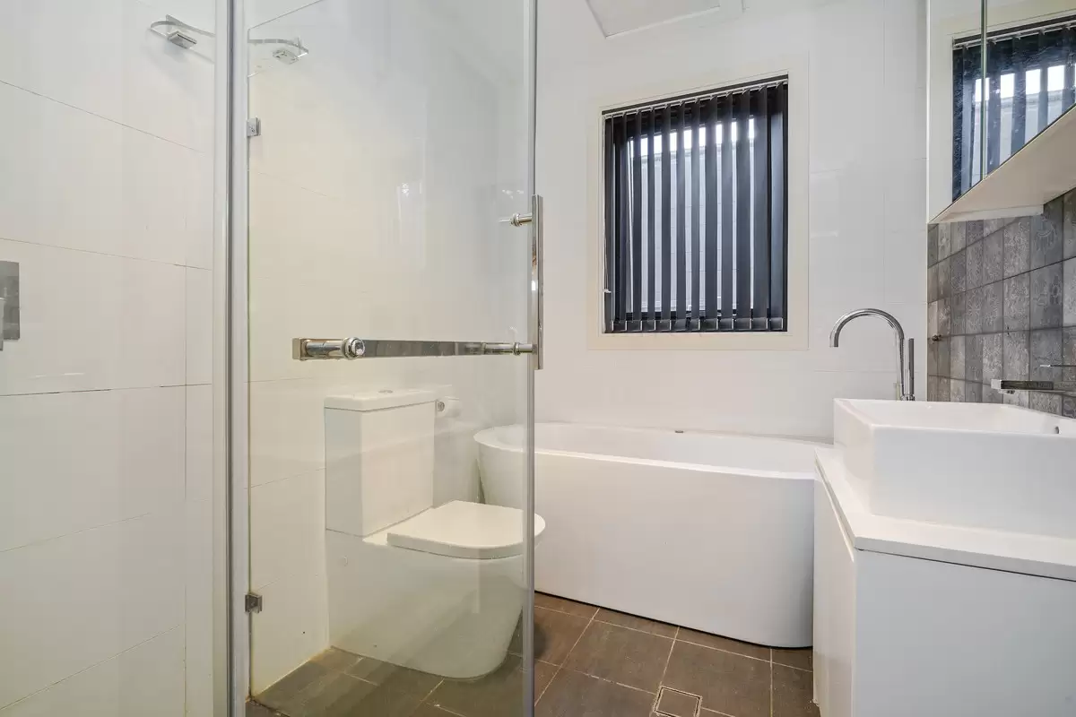 35 Cromarty Crescent, Winston Hills Sold by Rich & Oliva - image 32