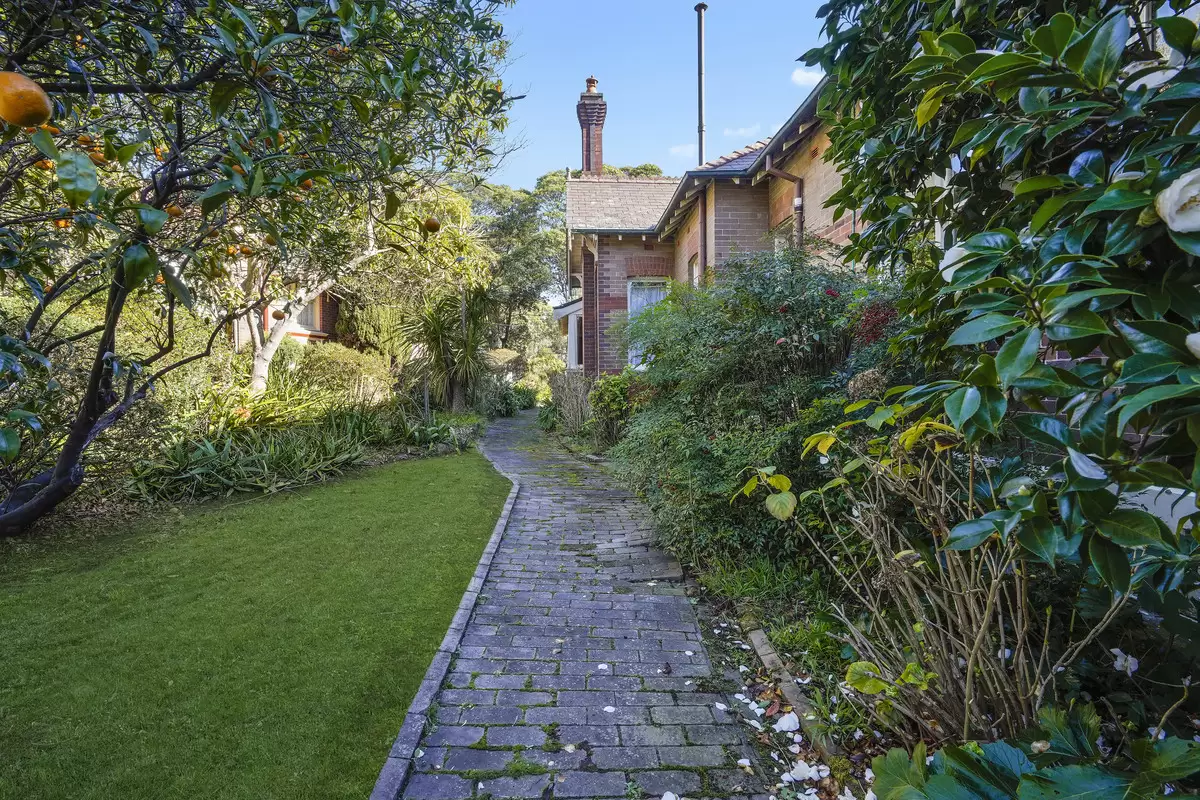 9 Appian Way, Burwood Sold by Rich & Oliva - image 15