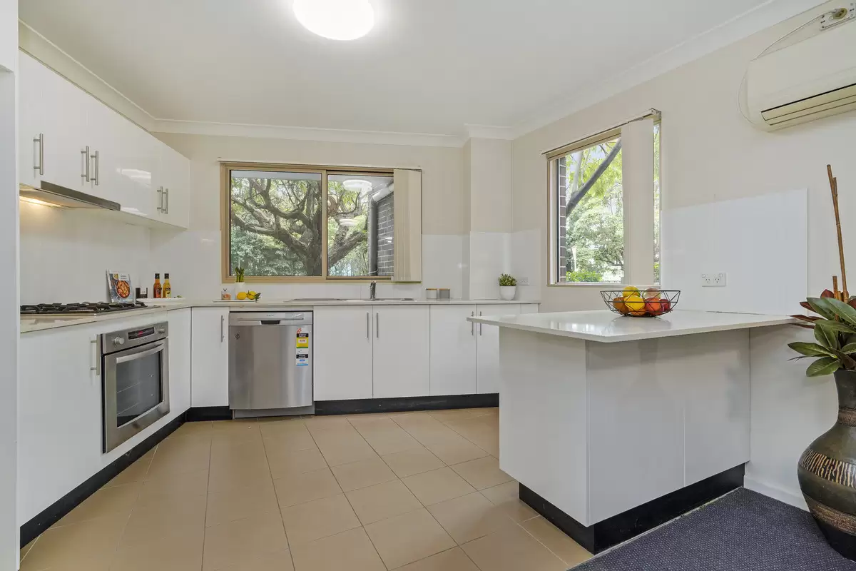 7/6-8 The Crescent, Homebush Sold by Rich & Oliva - image 4