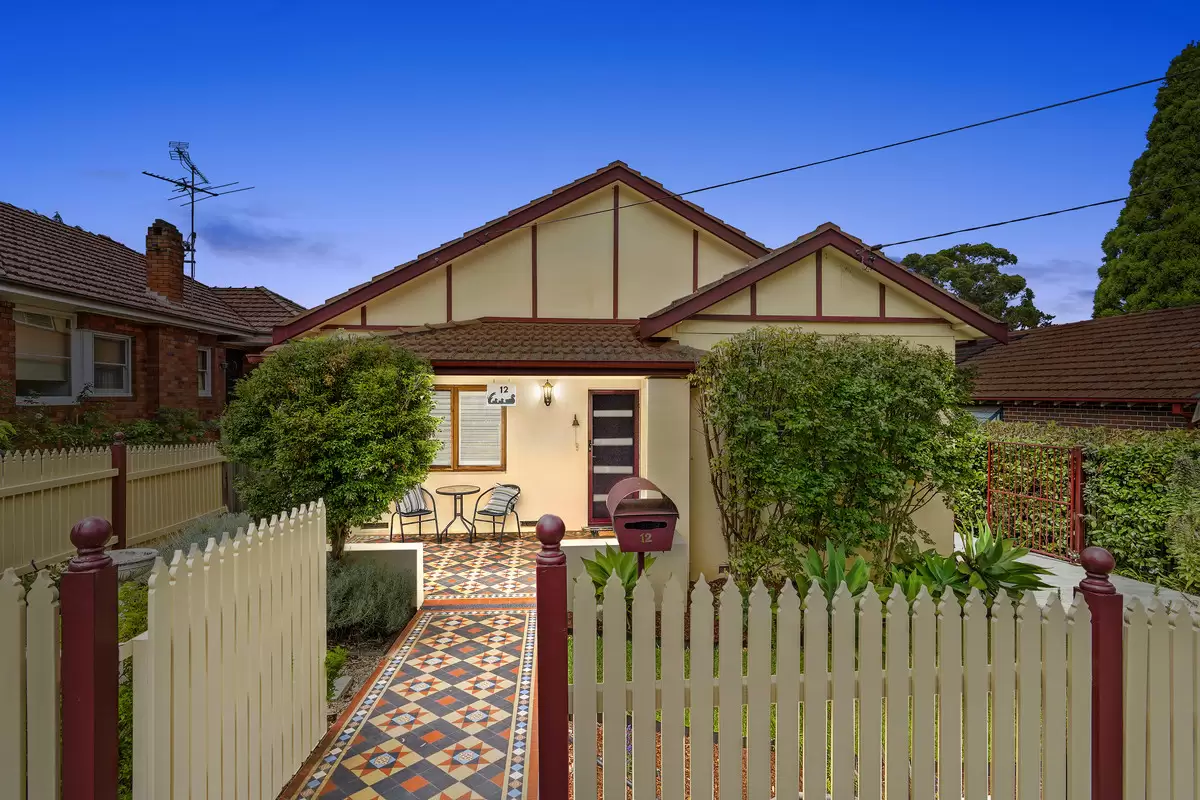 12 Leith Street, Ashbury Sold by Rich & Oliva - image 1