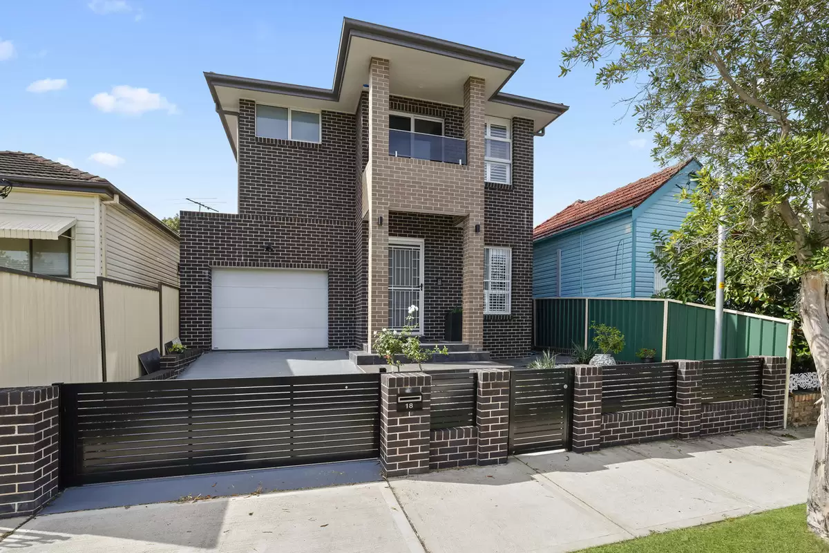 18 Mina Rosa Street, Enfield Sold by Rich & Oliva - image 1