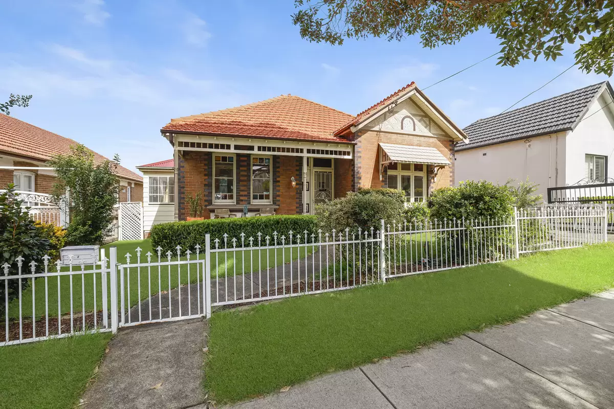 6 Arthur Street, Croydon Sold by Rich & Oliva - image 1