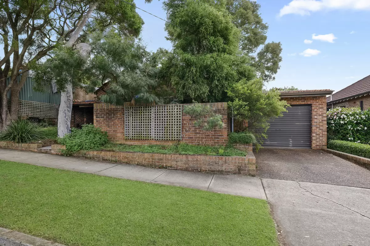 38 Wynnstay Avenue, Enfield Sold by Rich & Oliva - image 1