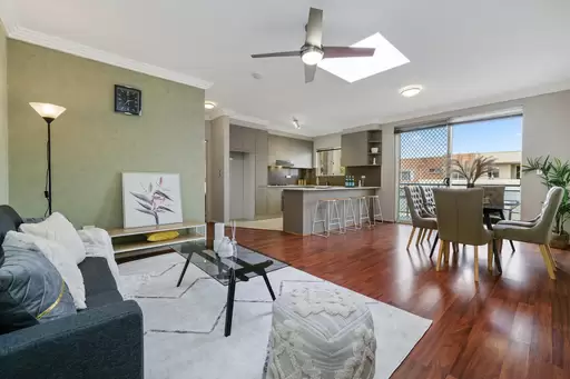 17/10-12 Grantham Street, Burwood Sold by Rich & Oliva