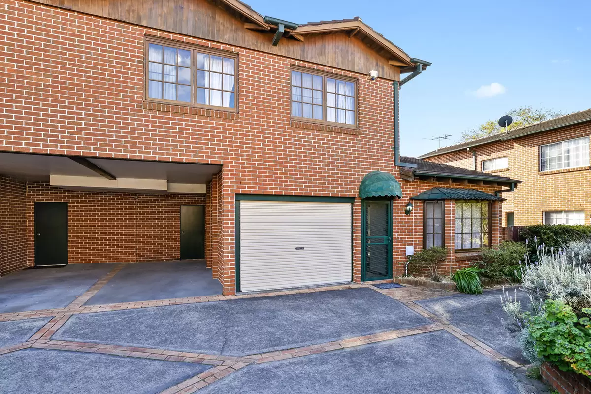 2/76 Lincoln Street, Belfield Sold by Rich & Oliva - image 1